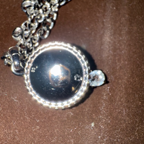 Swarovski Swan pendant Necklace - Picture 8 of 10